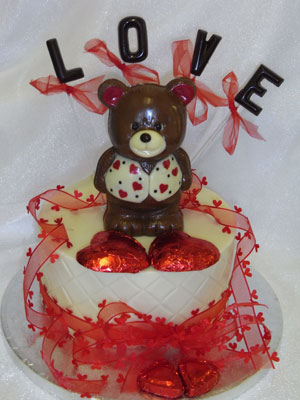 a picture of chocolate Valentine bear car on single tier